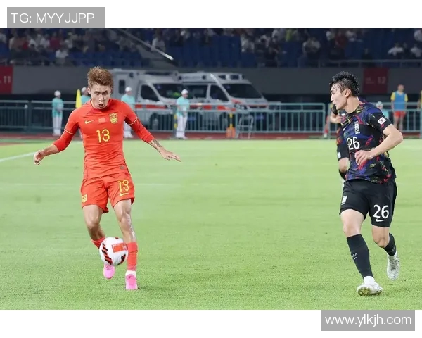 清纯面孔下的足球明星们揭示运动场上的另一种魅力与风采