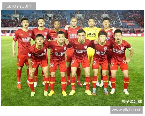 两位足球新星的崛起之路与未来展望 两位足球新星的崛起之路与未来展望