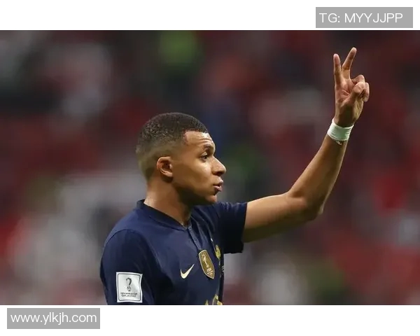 全球足球界杰出黑人球星名单及其辉煌成就回顾 全球足球界杰出黑人球星名单及其辉煌成就回顾