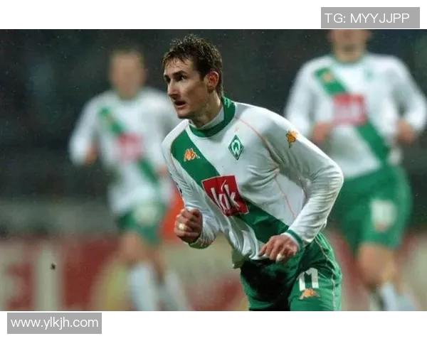 德国足球传奇克洛泽的辉煌生涯与不朽成就回顾