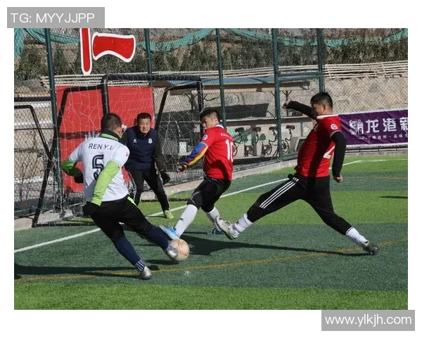 杨秀英独家分享足球心得与技巧解析助你提升球技与战术理解