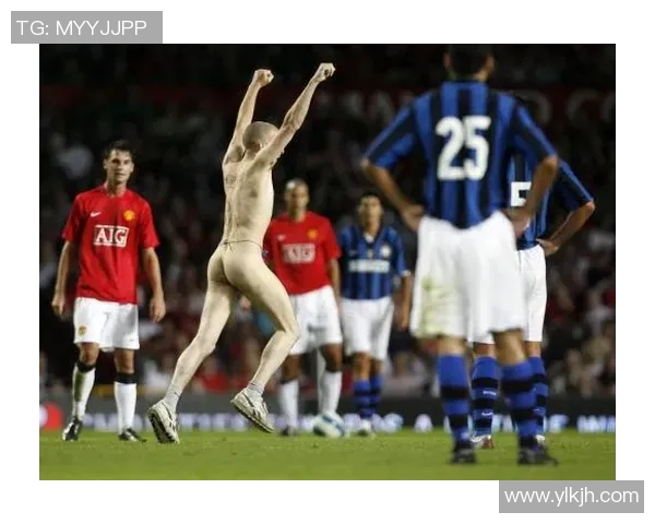 男足球明星因慈善活动裸跑引发热议展现运动员勇气与社会责任感 男足球明星因慈善活动裸跑引发热议展现运动员勇气与社会责任感